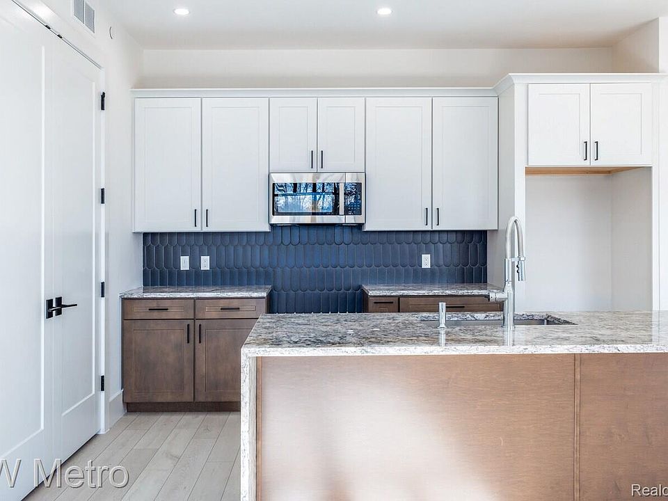 120 E Liberty St #202, photo 7