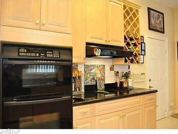 5th image of 1154 Hillsboro Mile APT 11C
