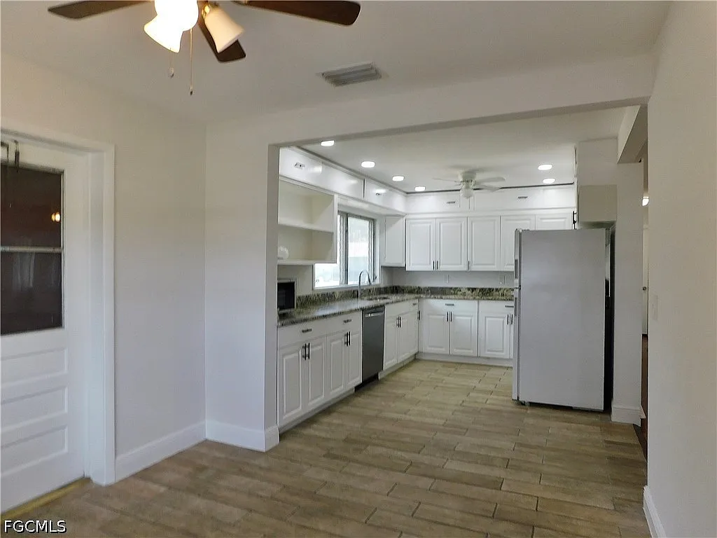 2 bed, 1.0 bath, 977 sqft, $1,750 — Photo 4
