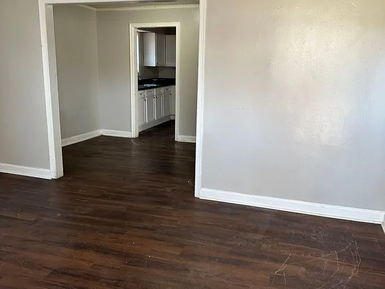 1154 Springdale St — Photo 3