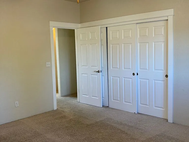 806 SW Kinsington Ct — Photo 8