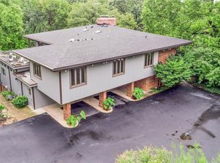 446 N Warson Rd, Saint Louis, MO 63124