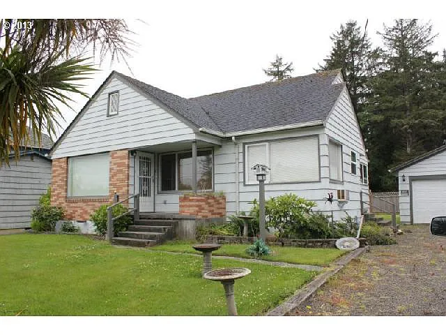 1140 Pacific Dr photo 1