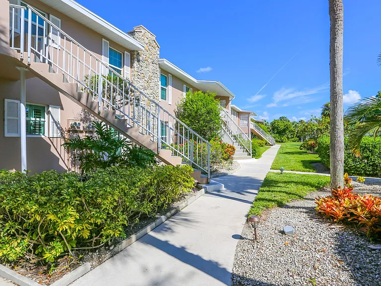 221 Cypress Way E #201 — Photo 21