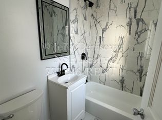 1317 W Estes Ave #20, Chicago, IL 60626