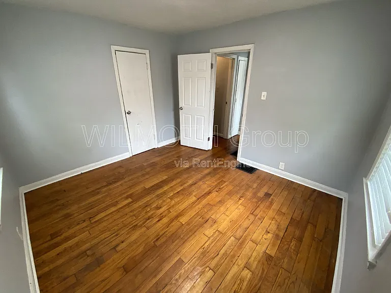 607 N Tibbs Ave — Photo 7