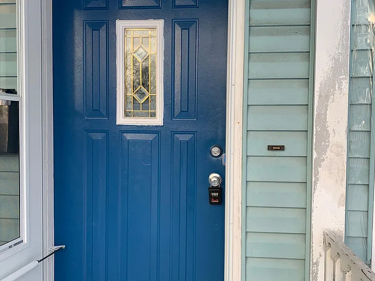 919 Garden Ln — Photo 2