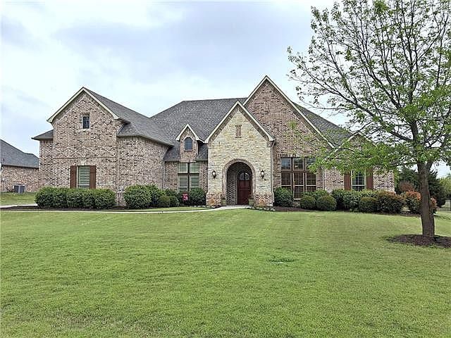 1st image of 3104 Twin Lakes Dr