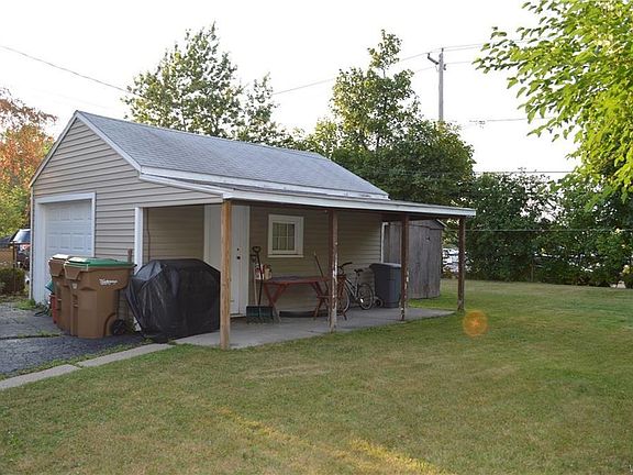 4th image of 152 Ellen Dr