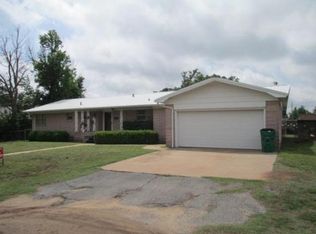 306 E Jefferson St, Mangum, OK 73554