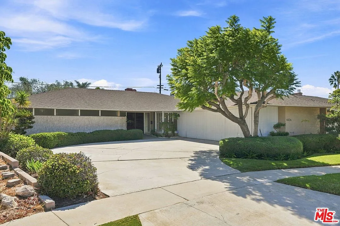 4 bed, 4.0 bath, 3208 sqft, $10,600 — Photo 1