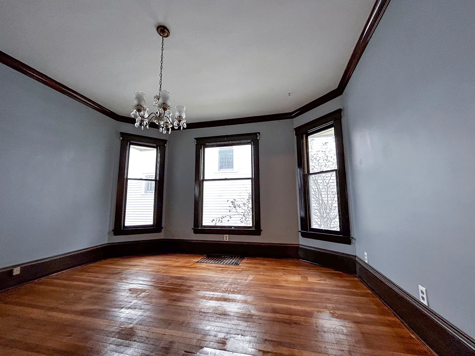 3 bed, 1227 sqft, $1,450 — Photo 1
