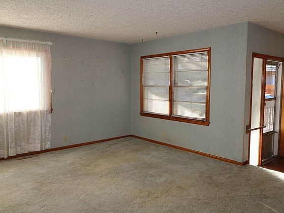 2nd image of 710 N Riverdale Dr