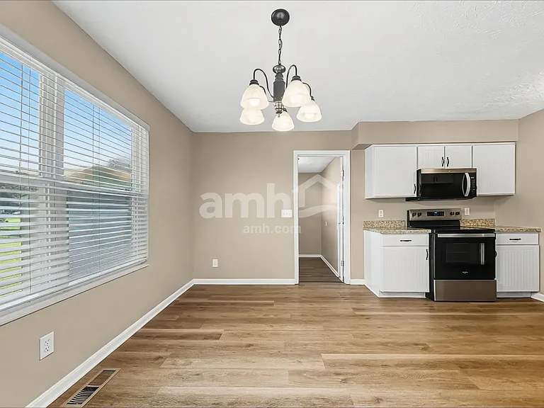 924 Bamburgh Dr — Photo 5