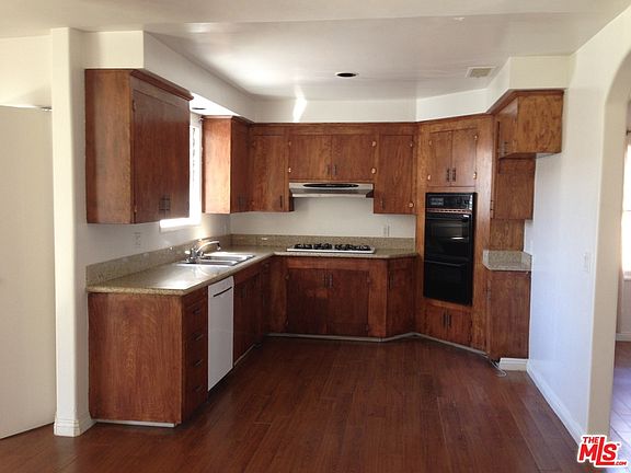 3rd image of 3163 S Bentley Ave
