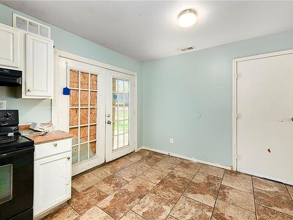 4th image of 11220 Booth Ave