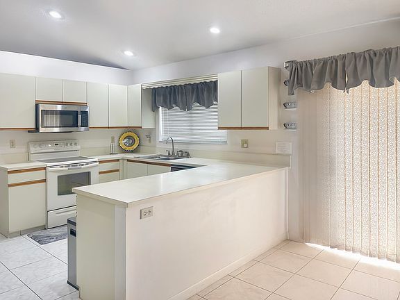 3rd image of 9525 El Clair Ranch Road