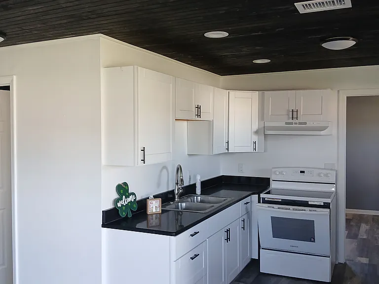 13 Denise Ave — Photo 4
