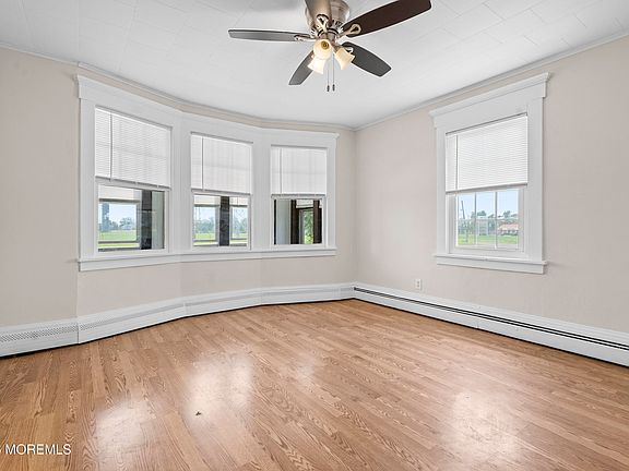 3rd image of 407 Port Reading Avenue