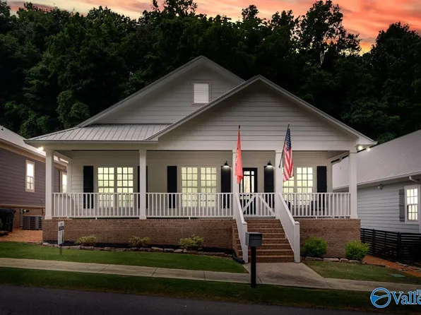 1521 Patterson St, Guntersville, AL 35976