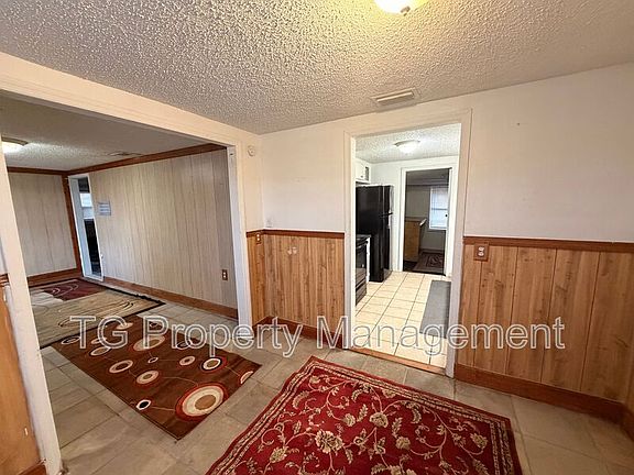 4th image of 10416 103rd St