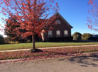 8441 Hummingbird Dr, Commerce Township, MI 48382