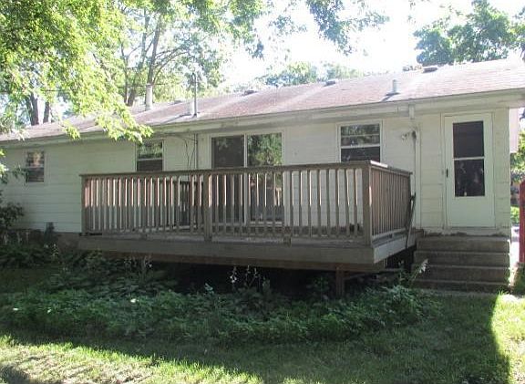 2nd image of 410 Monroe Ave S