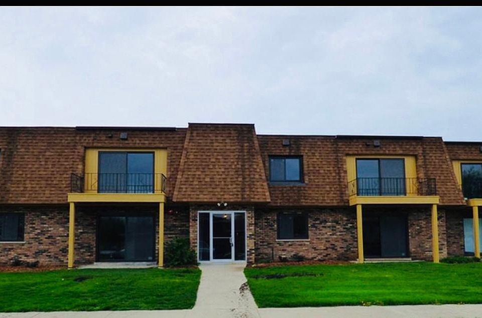 1st image of 800 E 191st Pl APT 412