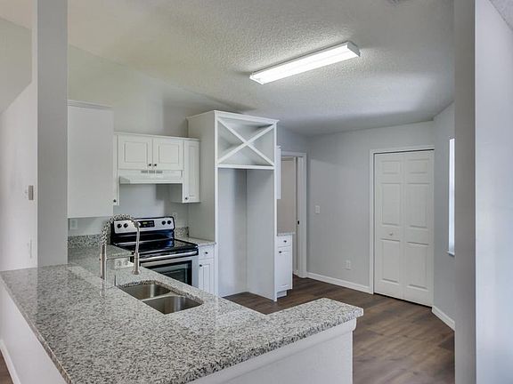 5th image of 2038 Caledonia Pl