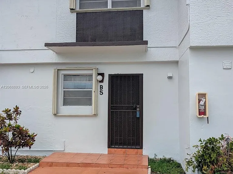 21 SW 109th Ave #B5 — Photo 1