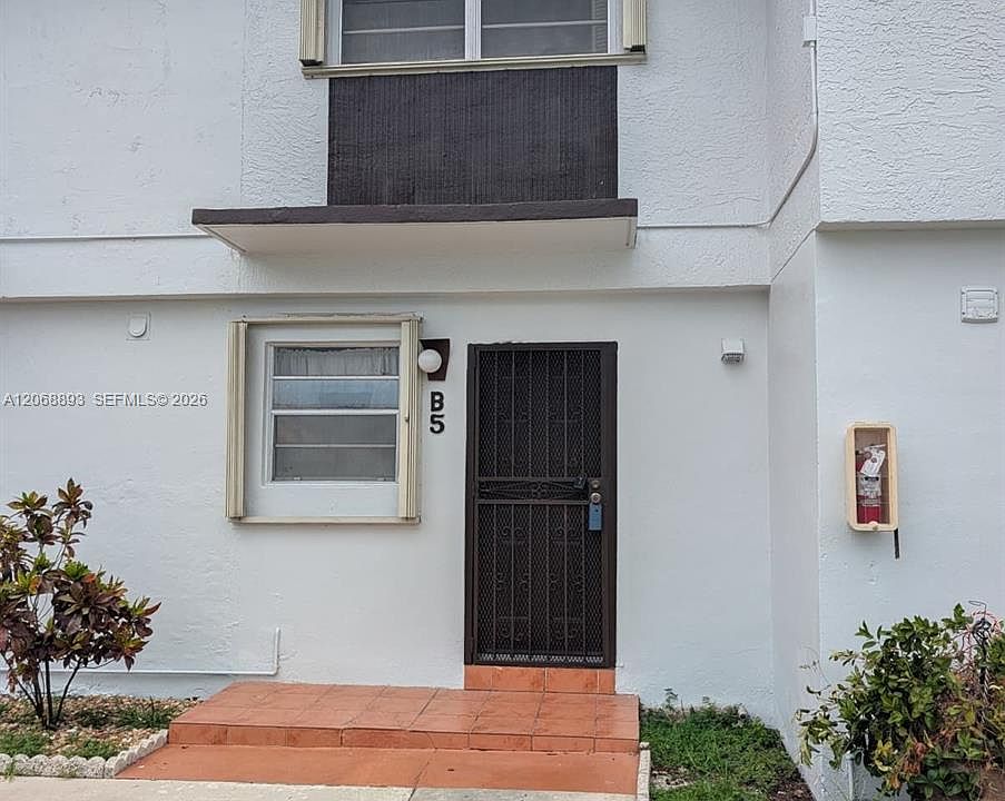 1st image of 21 SW 109th Ave APT B5