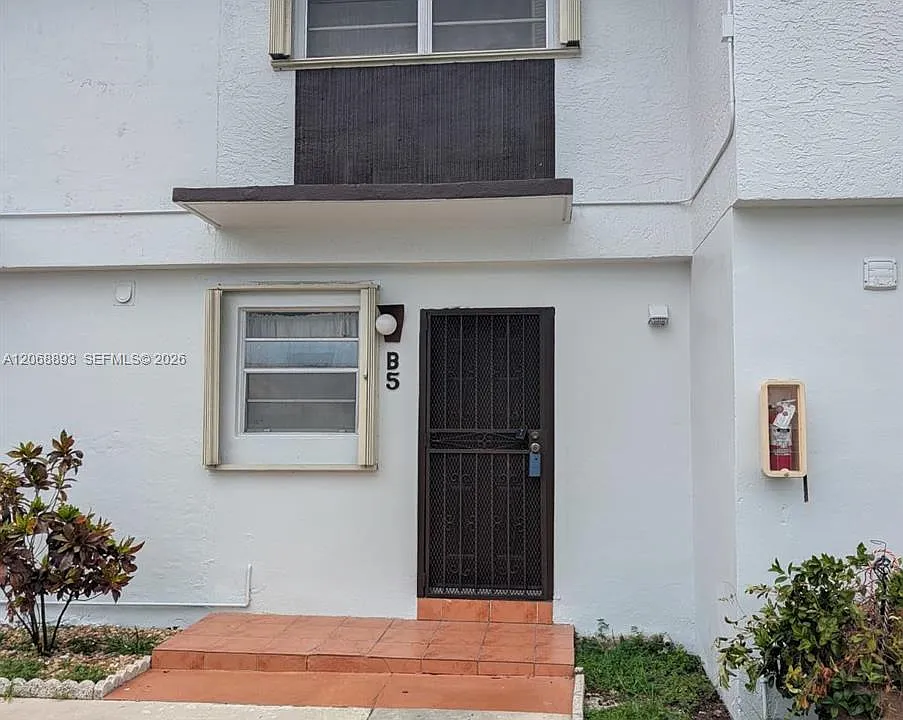 21 SW 109th Ave #B5