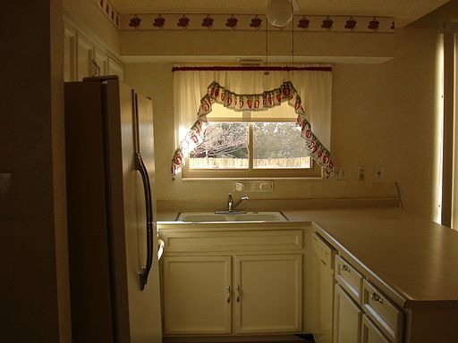 2nd image of 1353 Rio Rancho Dr SE APT E