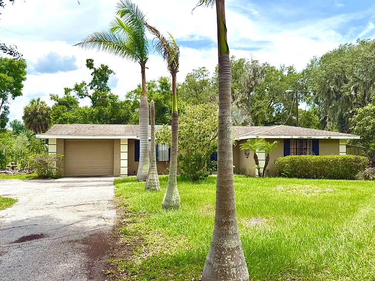 11007 Riverview Dr — Photo 1