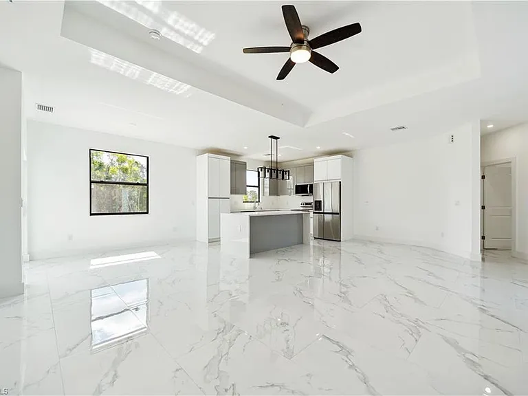 4309 NW 38th Ave — Photo 2