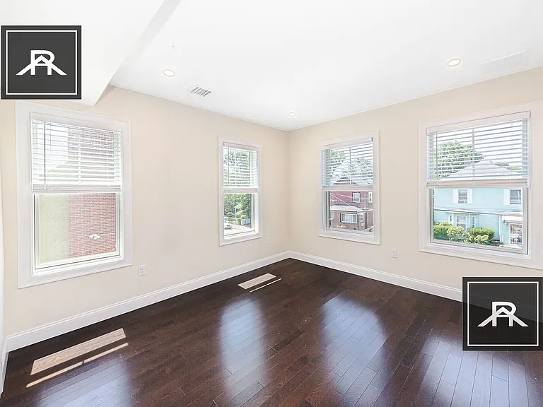 122 Jerome St — Photo 12