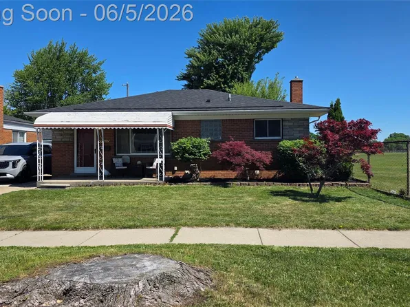 16017 Chestnut St, Roseville, MI 48066