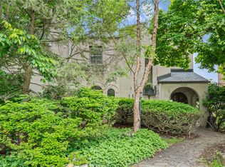 5401 Guarino Rd, Pittsburgh, PA 15217