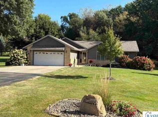14381 Woodville Ct, Waseca, MN 56093