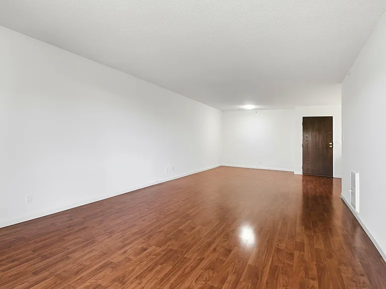 303 Philip Dr — Photo 5