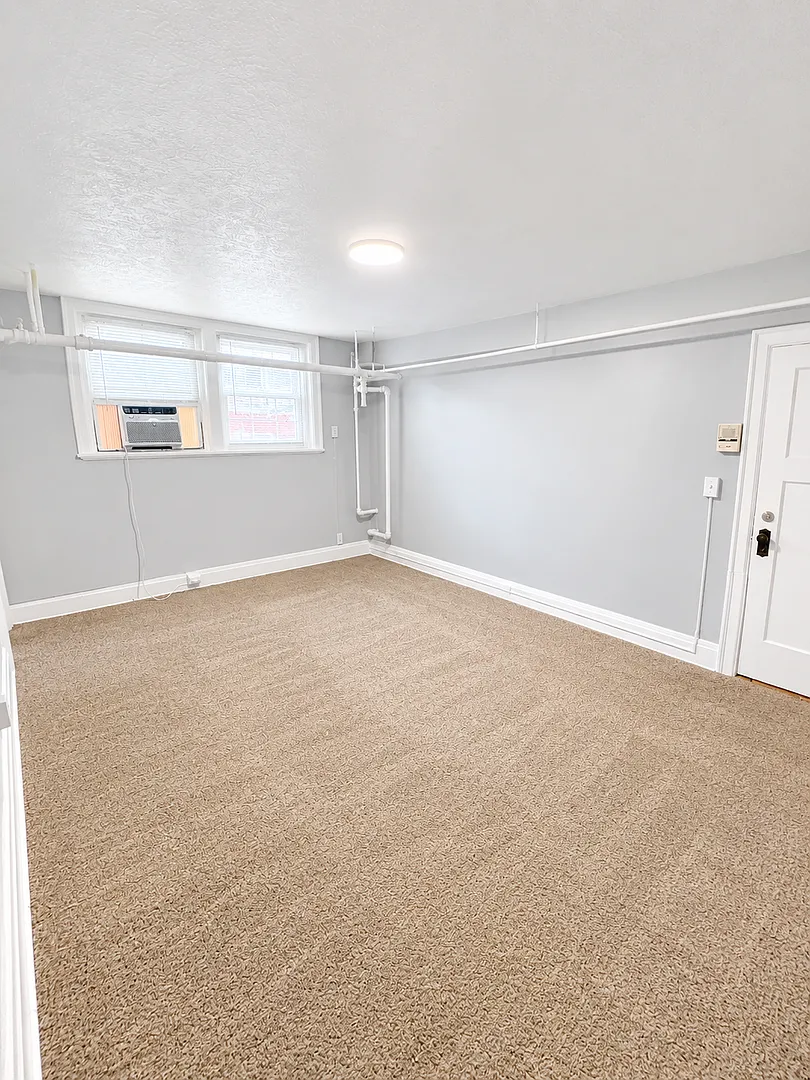 Monticello Apartments (520 S. 31st St.) — Photo 2