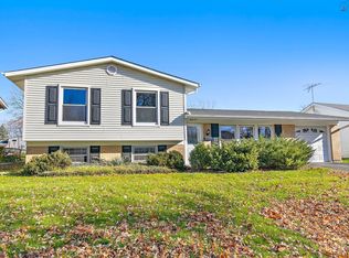 8047 Carlisle Dr, Hanover Park, IL 60133