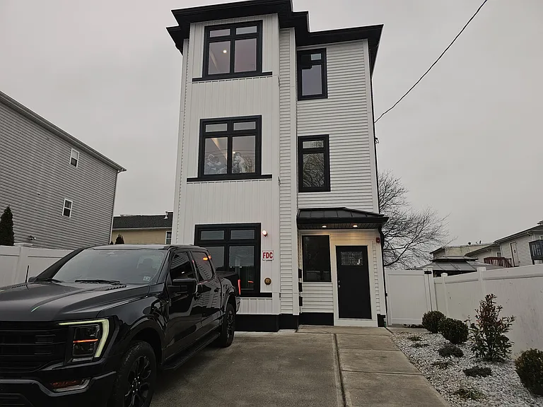 30 Auburn St #2 — Photo 2