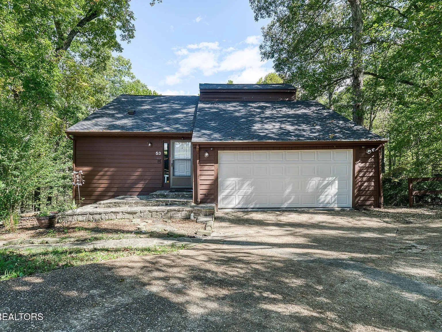 3 bed, 2724 sqft, $2,400 — Photo 2