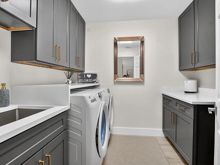5801 Coach House Cir #E — Photo 10