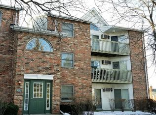 4313 W Shamrock Ln APT 3D, McHenry, IL 60050