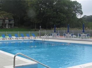 8 Harbour Vlg #A, Branford, CT 06405