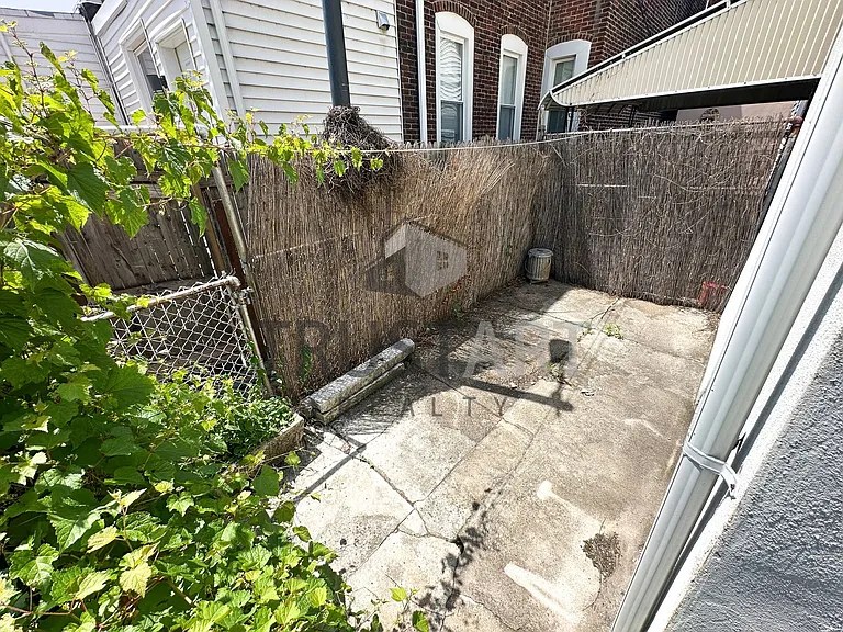 2406 E Allegheny Ave — Photo 20