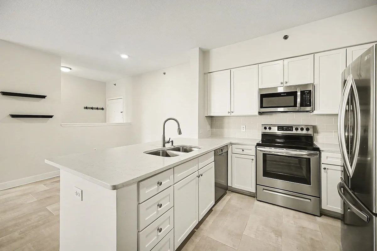 Building Photo - 1315 East Blvd #503