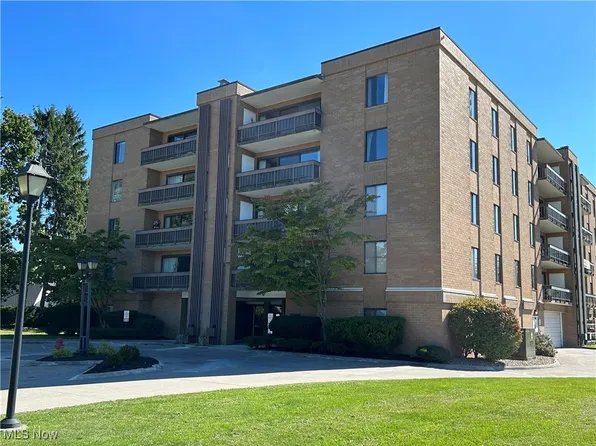 22555 Center Ridge Rd APT 406, Rocky River, OH 44116